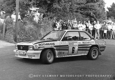 Henri Toivonen - Fred Gallagher
20º Rothmans Manx International Rally 1982. Opel Ascona 400 (GG-CJ 991). Abandonó por salida de pista y serle imposible sacar el coche de la cuneta en SS34.

Del 16 al 18 de Septiembre, Douglas, Isla de Man, Reino Unido de Gran Bretaña.
Superficie: asfalto.

El Rally tenia un total de 46 tramos cronometrados, desconocemos de cuantos kilómetros constaba la prueba.

Tomaron la salida 103 equipos, finalizaron 44.

© Roy Stewart
@
Palabras clave: Henri_Toivonen;Manx;Opel;Manta;1982