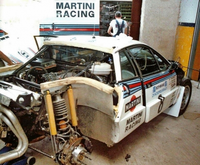Adartico Vudafieri - Maurizio Perissinot
29º Acrópolis Rally 1982. Lancia Rally 037 (A6 33104). Abandonó por el compresor en SS5 New Distomon 1 de 10.43 Km.

Del 31 de Mayo al 3 de Junio, Atenas, Grecia.
Superficie: tierra.

El Rally tení­a un total de 2603.00 km de los que 1004.58 km divididos en 57 tramos eran especiales (dos de ellos fueron cancelados SS10 Moschokaria 1 de 10.00 km y SS38 Killini de 27 Km).

Tomaron la salida 136 equipos, finalizaron 32.@
Palabras clave: Lancia;Rally;Grupo_B;Grecia;1982;Acropolis
