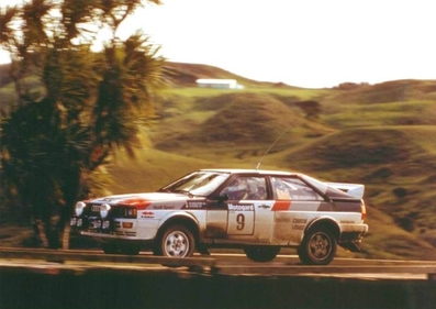 Michèle Mouton - Fabrizia Pons
12º Motogard Rally de Nueva Zelanda 1982. Audi Quattro (KJ9029). Abandonó por problemas con el tubo de aceite en SS14 Waiouru (Karioi State Forest) de 17.59 km.
Audi Sport

Del 26 al 29 de Junio, Auckland, Wellington.
Superficie: tierra.

El Rally tenia un total de 2216.00 km de los que 1014.26 km divididos en 38 tramos eran especiales.

Tomaron la salida 66 equipos, finalizaron 31.@
Palabras clave: Nueva_Zelanda;Audi;Quattro;1982;New_Zealand