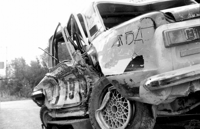 Heiki Ohu - Toomas Diener
32º Rally of the 1000 Lakes 1982. Lada VAZ 21011 (0714 EAA). Abandonó por accidente en SS17 Myhinpaa de 25.21 km

Del 27 al 29 de Agosto, Jyväskylä, Finlandia.
Superficie: tierra.

El Rally tenia un total de 1432.00 km de los que 479.82 km divididos en 47 tramos eran especiales, (una de ellas fue cancelada SS39 Kalasaari de8.85 km).

Tomaron la salida 154 equipos, finalizaron 68.@
Palabras clave: Lada;Finlandia;1982;Crash