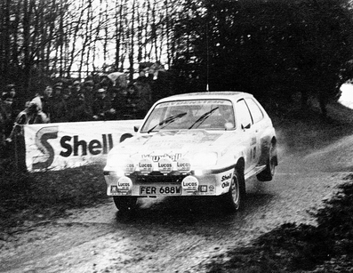 Terry Kaby - Mike Nicholson
31º Lombard RAC Rally 1982. Vauxhall Chevette 2300 HSR (FER 688W). Abandonó por motor en SS56 Grisedale 1 de 29.93 km.

Del 21 al 25 de Noviembre, York, Inglaterra.
Superficie: asfalto - tierra.

El Rally tenia un total de 2970.00 km de los que 711.73 km divididos en 69 tramos eran especiales, (una de ellas fue cancelada SS46 Yair de 8.53 Km).

Se inscribieron 161 equipos, tomaron la salida 146, finalizaron 63.@
Palabras clave: Terry_Kaby;Vauxhall;Chevette;Gran_Bretaña;RAC_Rally;1982