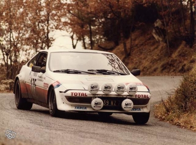 Philippe Wambergue - Jean de Alexandris
50º Rallye Automobile de Monte-Carlo 1982. Matra Murena (6639 NZ 78). Abandonó.

Del 16 al 22 de Enero, Monte Carlo.
Superficie: asfalto - nieve.

El Rally tenia un total de 4082.71 km de los que 747.81 km divididos en 32 tramos eran especiales, (2 de ellas fueron canceladas SS7 Trigance - Chateauvieux 1 de 28,53 Km y SS15 St Jean en Royans - La Chapelle en Vercors de 38,67 Km).

Se inscribieron 306 equipos, tomaron la salida 299, finalizaron 140.@
Palabras clave: Matra;Murena;Montecarlo;1982