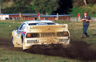 Walter Röhrl - Christian Geistdörfer
13º Sanyo Rally of New Zealand 1983. Lancia Rally 037 (TO X98907). Clasificado 1º.

Éste Rally disputado en su totalidad sobre superficie de grava habi­an 2 especiales con mas de 50 Km, SS11 y SS28, dos de mas de 60 Km, SS13 y SS14, otra de mas de 70 Km, SS30, y una mas, SS19 de 95.09 Km.

Del 25 al 28 de Junio, Auckland, Nueva Zelanda.
Superficie: tierra.

El Rally tenia un total de 2.622 km de los que 1071.09 km divididos en 33 tramos eran especiales.

Tomaron la salida 59 equipos, finalizaron 33.
@
Palabras clave: Walter_Röhrl;Lancia;Rally;Nueva_Zelanda;1983;Grupo_B