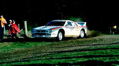 Walter Röhrl - Christian Geistdörfer
13º Sanyo Rally of New Zealand 1983. Lancia Rally 037 (TO X98907). Clasificado 1º.

Éste Rally disputado en su totalidad sobre superficie de grava habi­an 2 especiales con mas de 50 Km, SS11 y SS28, dos de mas de 60 Km, SS13 y SS14, otra de mas de 70 Km, SS30, y una mas, SS19 de 95.09 Km.

Del 25 al 28 de Junio, Auckland, Nueva Zelanda.
Superficie: tierra.

El Rally tenia un total de 2.622 km de los que 1071.09 km divididos en 33 tramos eran especiales.

Tomaron la salida 59 equipos, finalizaron 33.
@
Palabras clave: Walter_Röhrl;Lancia;Rally;Nueva_Zelanda;1983;Grupo_B