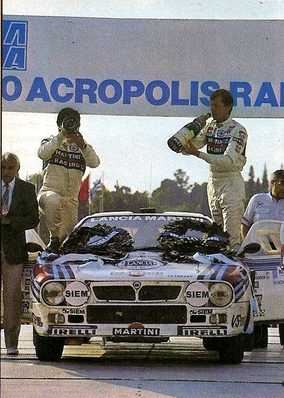 Walter Röhrl - Christian Geistdörfer
30º Rothmans Acropolis Rally 1983. Lancia Rally 037 (TO Y88745). Clasificado 1º.

Del 30 de Mayo al 2 de Junio, Atenas, Grecia.
Superficie: tierra.

El Rally tenia un total de 2264 km de los que 843.30 km divididos en 45 tramos eran especiales, (uno de ellos fue cancelado SS22 Tsouka de 6.57 km).

Tomaron la salida 120 equipos, finalizaron 36.@
Palabras clave: Walter_Röhrl;Lancia;Rally;Grecia;Grupo_B;1983;Acropolis;Personajes