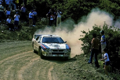 Walter Röhrl - Christian Geistdörfer
30º Rothmans Acropolis Rally 1983. Lancia Rally 037 (TO Y88745). Clasificado 1º.

Del 30 de Mayo al 2 de Junio, Atenas, Grecia.
Superficie: tierra.

El Rally tenia un total de 2264 km de los que 843.30 km divididos en 45 tramos eran especiales, (uno de ellos fue cancelado SS22 Tsouka de 6.57 km).

Tomaron la salida 120 equipos, finalizaron 36.@
Palabras clave: Walter_Röhrl;Lancia;Rally;Grecia;Grupo_B;1983;Acropolis