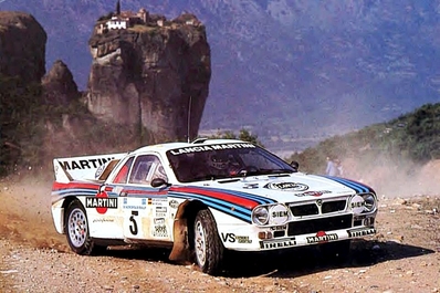 Walter Röhrl - Christian Geistdörfer
30º Rothmans Acropolis Rally 1983. Lancia Rally 037 (TO Y88745). Clasificado 1º.

Del 30 de Mayo al 2 de Junio, Atenas, Grecia.
Superficie: tierra.

El Rally tenia un total de 2264 km de los que 843.30 km divididos en 45 tramos eran especiales, (uno de ellos fue cancelado SS22 Tsouka de 6.57 km).

Tomaron la salida 120 equipos, finalizaron 36.

Foto en SS Meteora
@
Palabras clave: Walter_Röhrl;Lancia;Rally;Grecia;Grupo_B;1983;Acropolis;Meteora