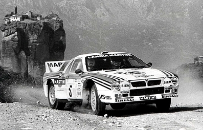 Walter Röhrl - Christian Geistdörfer
30º Rothmans Acropolis Rally 1983. Lancia Rally 037 (TO Y88745). Clasificado 1º.

Del 30 de Mayo al 2 de Junio, Atenas, Grecia.
Superficie: tierra.

El Rally tenia un total de 2264 km de los que 843.30 km divididos en 45 tramos eran especiales, (uno de ellos fue cancelado SS22 Tsouka de 6.57 km).

Tomaron la salida 120 equipos, finalizaron 36.

Foto en SS Meteora
@
Palabras clave: Walter_Röhrl;Lancia;Rally;Grecia;Grupo_B;1983;Acropolis;Meteora