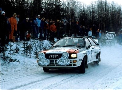 Hannu Mikkola - Arne Hertz
33º International Swedish Rally (Suecia) 1983. Audi Quattro A1 (IN-NN 82). Clasificado 1º.

Del 11 al 13 de Febrero, Karlstad, Suecia.
Superficie: nieve - hielo.

El Rally tenia un total de 1505.00 km de los que 476.10 km divididos en 25 tramos eran especiales (uno de ellas fue cancelada SS12 Radasjon de 6 Km).

Se inscribieron 137 equipos, tomaron la salida 137, finalizaron 67.@
Palabras clave: Hannu_Olavi_Mikkola;Audi;Grupo_B;Quattro;Suecia;nieve;1983