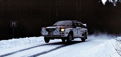 Hannu Mikkola - Arne Hertz
33º International Swedish Rally (Suecia) 1983. Audi Quattro A1 (IN-NN 82). Clasificado 1º.

Del 11 al 13 de Febrero, Karlstad, Suecia.
Superficie: nieve - hielo.

El Rally tenia un total de 1505.00 km de los que 476.10 km divididos en 25 tramos eran especiales (uno de ellas fue cancelada SS12 Radasjon de 6 Km).

Se inscribieron 137 equipos, tomaron la salida 137, finalizaron 67.@
Palabras clave: ;Audi;Grupo_B;Quattro;Suecia;nieve;1983