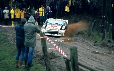Walter Röhrl - Christian Geistdörfer
2º ADAC Rallye Deutschland 1983. Lancia Rally 037 (TO Y70774). Clasificado 1º.

Del 1 al 4 de Septiembre, Mainz,
Superficie: asfalto.

El Rallye tenia un total de 1700.00 km de los que 417.35 km estaban divididos en tres etapas y 40 tramos especiales.

Tomaron la salida 95 equipos, finalizaron 48.@
Palabras clave: Water_Rohrl;Deutschland;Alemania;Grupo_B;Lancia;Rally;1983