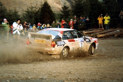 Stig Blomqvist - Bjorn Cederberg
32º Lombard RAC Rally 1983. Audi Quattro A2 (44 CMN). Clasificado 1º.

Del 19 al 22 de Noviembre, Bath, Inglaterra.
Superficie: tierra.

El Rally tenia un total de 2231 km de los que 835.33 km divididos en 59 tramos eran especiales, (2 de ellas fueron canceladas SS22 Wark de 38.14 Km y SS41).

Se inscribieron 139 equipos, tomaron la salida 127, finalizaron 61.@
Palabras clave: Stig_Blomqvist;Audi;Quattro;Gran_Bretaña;Grupo_B;1983;RAC_Rally;Inglaterra;