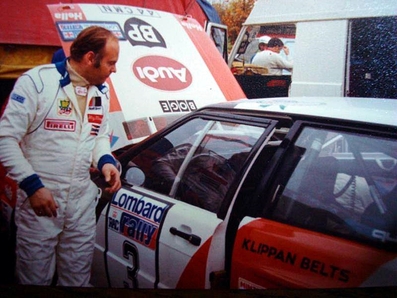 Stig Blomqvist - Bjorn Cederberg
32º Lombard RAC Rally 1983. Audi Quattro A2 (44 CMN). Clasificado 1º.

Del 19 al 22 de Noviembre, Bath, Inglaterra.
Superficie: tierra.

El Rally tenia un total de 2231 km de los que 835.33 km divididos en 59 tramos eran especiales, (2 de ellas fueron canceladas SS22 Wark de 38.14 Km y SS41).

Se inscribieron 139 equipos, tomaron la salida 127, finalizaron 61.@
Palabras clave: Stig_Blomqvist;Audi;Quattro;Gran_Bretaña;Grupo_B;1983;RAC_Rally;Inglaterra;