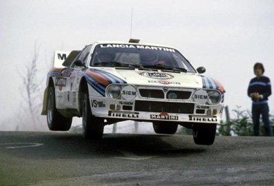 Markku Alén - Illka Kivimaki
27º Tour de Corse - Rallye de France 1983. Lancia Rally 037 (TO-Y 88744). Clasificado 1º.

Del 5 al 7 de Mayo, Ajaccio, Córcega, Francia.
Superficie: asfalto.

El Rally tenia un total de 1715.10 km de los que 1066.10 km divididos en 32 tramos eran especiales.

Tomaron la salida 178 equipos, finalizaron 57.@
Palabras clave: Markku_Alen;Lancia;Rally;Corcega;Grupo_B;1983;saltos;Corse