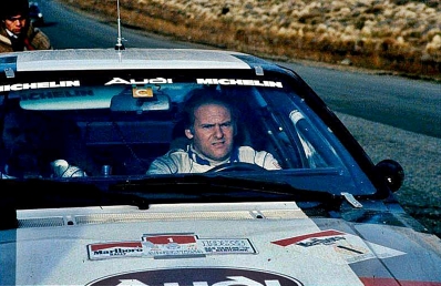Stig Blomqvist - Björn Cederberg
3º Marlboro Rally Argentina San Carlos de Bariloche 1983. Audi Quattro A2 (IN-NH 74). Clasificado 2º.

A 189.53 km/h de media, es la marca oficial que estableció Stig Blomqvist en un record que perdura hasta la actualidad.
Los rallyes nunca habí­an sido tan rápidos ni se habí­a ido tan a fondo.

Concretamente esto sucedió en la primera especial, la que uní­a Fray Louis Beltran y Valle Azul
de 81.50 km de recorrido.

Algunos pilotos que salí­an mas atrás, como Di Palma que llevaba el quinto Audi oficial (en este caso alquilado), tuvieron incluso la posibilidad de superar a 27 pilotos en pleno tramo.

Apenas con tres o cuatro curvas, dicha especial se realizaba con el hierro a fondo y fe en Dios... y mas en el caso de Stig, que debí­a confiar en las notas de Mikkola, ya que él no hab­ia podido realizar los reconocimientos.

Del 2 al 6 de Agosto, Buenos Aires, San Carlos de Bariloche, Argentina.
Superficie: tierra.

El Rally tenia un total de 3244.00 Km de los que 1254.34 divididos en 18 tramos eran especiales.

Habían 3 tramos de mas de 100 Km cronometrados:
SS3 Zapala - Rahue de 108.60 Km
SS9 Cholila - Esquel de 106.30 Km
SS12 Norquinco - Pilcaniyeu de 104.60 Km.

Tomaron la salida 94 equipos, finalizaron 27.
@
Palabras clave: Stig_Blomqvist;Audi;Quattro;Argentina;Grupo_B;1983;Personajes