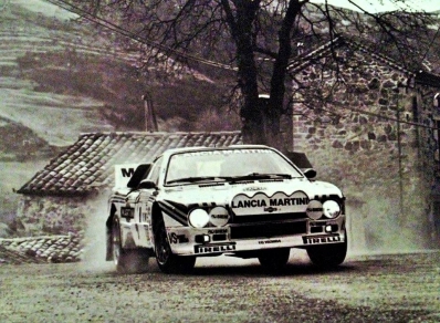 Markku Alén - Ilkka Kivimäki
51º Rallye Automobile de Monte-Carlo 1983. Lancia Rally 037 (TO Y63864). Clasificado 2º.

Del 22 al 28 de Enero, Monte-Carlo.
Superficie: asfalto - nieve.

RMC clasificó a todos los equipos que terminaron el "Parcours Commun" (después de SS21).
De los 150 equipos, solo los 100 mejores pudieron competir en el último tramo "Parcours Final".
Los equipos que no completaron todas las etapas recibieron tiempos de penalización, incluso para aquellos que no terminaron el último tramo.
86 equipos completaron todo el rally, dos fueron descalificados.

El Rally tenia un total de 4197 km de los que 709 km divididos en 31 tramos eran especiales, (2 de ellas fue canceladas SS6 Pont des Miolans de 22 Km y SS15 St Jeans en Royans de 38 Km).

Se inscribieron 263 equipos, tomaron la salida 250, finalizaron 149.
@
Palabras clave: Markku_Alen;Lancia;Rally;Montecarlo;Grupo_B;1983