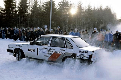 Stig Blomqvist - Bjorn Cederberg
33º International Swedish Rally 1983. Audi 80 Quattro (IN-NJ 41). Clasificado 2º.

Del 11 al 13 de Febrero, Karlstad, Suecia.
Superficie: nieve - hielo.

El Rally tenia un total de 1505.00 km de los que 476.10 km divididos en 25 tramos eran especiales (uno de ellas fue cancelada SS12 Radasjon de 6 Km).

Se inscribieron 137 equipos, tomaron la salida 137, finalizaron 67.@
Palabras clave: Stig_Blomqvist;Audi;Quattro;Grupo_B;Suecia;1983;Nieve