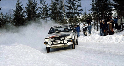 Stig Blomqvist - Bjorn Cederberg
33º International Swedish Rally 1983. Audi 80 Quattro (IN-NJ 41). Clasificado 2º.

Del 11 al 13 de Febrero, Karlstad, Suecia.
Superficie: nieve - hielo.

El Rally tenia un total de 1505.00 km de los que 476.10 km divididos en 25 tramos eran especiales (uno de ellas fue cancelada SS12 Radasjon de 6 Km).

Se inscribieron 137 equipos, tomaron la salida 137, finalizaron 67.@
Palabras clave: Stig_Blomqvist;Audi;Quattro;Grupo_B;Suecia;1983;Nieve