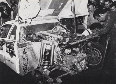 Asistencia del Equipo Martini Racing en el 25º Rally Sanremo 1983
En el Lancia Rally 037 (TO Y88745) de Walter Röhrl - Christian Geistdörfer, clasificado 2º.

Del 2 al 7 de Octubre, Sanremo, Liguria, Imperia, Italia.
Superficie: Asfalto - tierra

El Rally tenia un total de 2695.00 km de los que 775.89 km divididos en 58 tramos, eran especiales.

Se inscribieron 97 equipos, tomaron la salida 97, finalizaron 36.@
Palabras clave: Walter_Röhrl;Lancia;Rally;Grupo_B;Sanremo;1983;Asistencias