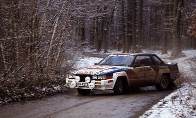 Anthony (Tony) Pond - Rob Arthur
26º Boucles de Spa - Monopole 1983. Nissan 240RS (UIA 4275). Clasificado 2º.

Del 4 al 6 de Febrero, Spa, Lieja, Belgica.
Superficie: asfalto.

El Rally tenia un total de 545.00 km cronometrados.
Desconocemos en cuantos tramos especiales se dividían.

Tomaron la salida 90 equipos, finalizaron 23.@
Palabras clave: Nissan;Grupo_B;Boucles_Spa;Belgica;1983;nieve