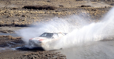 Michèle Mouton - Fabrizia Pons
3º Marlboro Rally Argentina San Carlos de Bariloche 1983. Audi Quattro A2 (IN-NH 75). Clasificado 3º.

Del 2 al 6 de Agosto, Buenos Aires, San Carlos de Bariloche, Argentina.
Superficie: tierra.

El Rally tenia un total de 3244.00 Km de los que 1254.34 divididos en 18 tramos eran especiales.

Habían 3 tramos de mas de 100 Km cronometrados:
SS3 Zapala - Rahue de 108.60 Km
SS9 Cholila - Esquel de 106.30 Km
SS12 Norquinco - Pilcaniyeu de 104.60 Km.

Tomaron la salida 94 equipos, finalizaron 27.
@
Palabras clave: Michele_Mouton;Audi;Quattro;Argentina;Grupo_B;1983