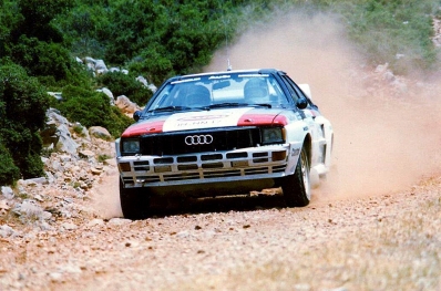 Stig Blomqvist - Björn Cederberg
30º Rothmans Acropolis Rally 1983. Audi Quattro A2 (IN-NN 17). Clasificado 3º.

Del 30 de Mayo al 2 de Junio, Atenas, Grecia.
Superficie: tierra.

El Rally tenia un total de 2264 km de los que 843.30 km divididos en 45 tramos eran especiales, (uno de ellos fue cancelado SS22 Tsouka de 6.57 km).

Tomaron la salida 120 equipos, finalizaron 36.@
Palabras clave: Stig_Blomqvist;Audi;Quattro;Grupo_B;Grecia;1983;Acropolis