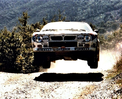 Attilio Bettega - Maurizio Perissinot
25º Rally Sanremo 1983. Lancia Rally 037. Clasificado 3º.

Del 2 al 7 de Octubre, Sanremo, Liguria, Imperia, Italia.
Superficie: Asfalto - tierra

El Rally tenia un total de 2695.00 km de los que 775.89 km divididos en 58 tramos, eran especiales.

Se inscribieron 97 equipos, tomaron la salida 97, finalizaron 36.@
Palabras clave: ;Lancia;Rally;Grupo_B;Sanremo;1983;