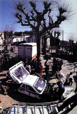 Asistencia del Equipo Martini Racing en el 17º Rallye de Portugal - Vinho do Porto 1983
En el Lancia Rally 037 (TO Y67909) de Walter Röhrl - Christian Geistdörfer, clasificado 3º.

Del 2 al 5 de Marzo, Estoril, Lisboa, Portugal. Superficie: asfalto - tierra.

El Rally tenia un total de 2325 km de los que 642 km divididos en 43 tramos eran especiales (3 de ellos fueron cancelados SS12 Figueira de Foz de 9 Km, SS13 Prestimo de 12,50 Km, SS14 Vouga de 10 Km).

Tomaron la salida 86 equipos, finalizaron 31.@
Palabras clave: Walter_Röhrl;Lancia;Rally;Grupo_B;Portugal;1983;Asistencias