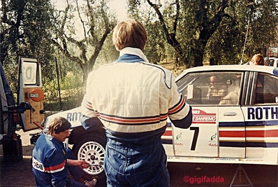 Henri Toivonen
25º Rally Sanremo 1983. Opel Manta 400 (GG-CT 310). Clasificado 4º.
Copiloto: Fred Gallagher.

Del 2 al 7 de Octubre, Sanremo, Liguria, Imperia, Italia.
Superficie: Asfalto - Grava.

El Rally tenia un total de 2695.00 km de los que 775.89 km divididos en 58 tramos, eran especiales.

Tomaron la salida 97, finalizaron 36.

© Gigifada.@
Palabras clave: Henri_Toivonen;Opel;Manta;Sanremo;grupo_B;1983;Personajes