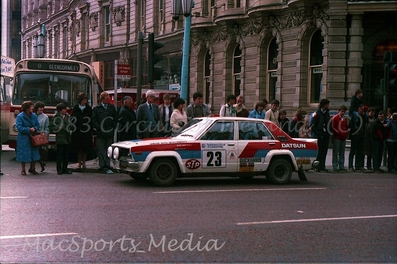 Kidney - Scott
44º Rothmans Circuit of Ireland Rally 1983. Datsun Violet GT. Clasificado 4º.

Del 1 al 5 de Abril, Belfast, Irlanda del Norte.

El Rally tenia un total de 864.82 Km cronometrados divididos en 5 etapas y 54 tramos eran especiales (2 de ellos fueron cancelados SS34 Glen Ellen de 13.26 km y SS41 Ballybuck de 17.28km).

Tomaron la salida 105 equipos, finalizaron 34.@
Palabras clave: Datsun;Violet;Circuit_Ireland;Irlanda;1983