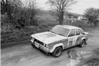 Kidney - Scott
44º Rothmans Circuit of Ireland Rally 1983. Datsun Violet GT. Clasificado 4º.

Del 1 al 5 de Abril, Belfast, Irlanda del Norte.

El Rally tenia un total de 864.82 Km cronometrados divididos en 5 etapas y 54 tramos eran especiales (2 de ellos fueron cancelados SS34 Glen Ellen de 13.26 km y SS41 Ballybuck de 17.28km).

Tomaron la salida 105 equipos, finalizaron 34.@
Palabras clave: Datsun;Violet;Circuit_Ireland;Irlanda;1983