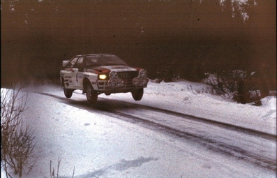 Michèle Mouton - Fabrizia Pons
33º International Swedish Rally 1983. Audi quattro A1 (IN-NU 84). Clasificado 4ª.

Del 11 al 13 de Febrero, Karlstad, Suecia.
Superficie: nieve - hielo.

El Rally tenia un total de 1505.00 km de los que 476.10 km divididos en 25 tramos eran especiales (uno de ellas fue cancelada SS12 Radasjon de 6 Km).

Se inscribieron 137 equipos, tomaron la salida 137, finalizaron 67.@
Palabras clave: Michele_Mouton;Audi;Grupo_B;Quattro;Suecia;nieve;1983;Mujeres;Womens