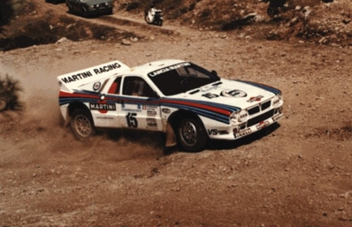 Attilio Bettega - Maurizio Perissinot
30º Rothmans Acropolis Rally 1983. Lancia Rally 037. Clasificado 5º.

Del 30 de Mayo al 2 de Junio, Atenas, Grecia.
Superficie: tierra.

El Rally tenia un total de 2264 km de los que 843.30 km divididos en 45 tramos eran especiales, (uno de ellos fue cancelado SS22 Tsouka de 6.57 km).

Tomaron la salida 120 equipos, finalizaron 36.@
Palabras clave: ;Lancia;Rally;Grupo_B;Acropolis;Grecia;1983