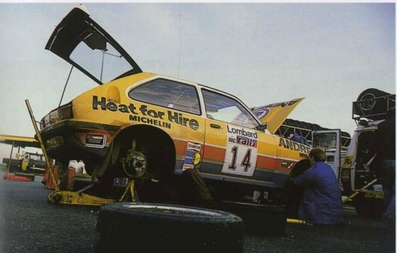 Asistencia del Equipo Andrews Heat for Hire en el 32º Lombard RAC Rally 1983
En el Vauxhall Chevette 2300 HSR de Brookes - Mike Broad, clasificado 5º.

Del 19 al 22 de Noviembre, Bath, Inglaterra.
Superficie: tierra.

El Rally tenia un total de 2231 km de los que 835.33 km divididos en 59 tramos eran especiales, (2 de ellas fueron canceladas SS22 Wark de 38.14 Km y SS41).

Se inscribieron 139 equipos, tomaron la salida 127, finalizaron 61.@
Palabras clave: Vauxhall;Chevette;Grupo_B;Gran_Bretaña;1983;Asistencias;RAC_Rally