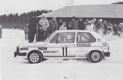 Karl-Erik (Kalle) Grundel - Rolf Melleroth
33º International Swedish Rally 1983. Volkswagen Golf GTi (JGN 710). Clasificado 5º.

Del 11 al 13 de Febrero, Karlstad, Suecia.
Superficie: nieve - hielo.

El Rally tenia un total de 1505.00 km de los que 476.10 km divididos en 25 tramos eran especiales (uno de ellas fue cancelada SS12 Radasjon de 6 Km).

Se inscribieron 137 equipos, tomaron la salida 137, finalizaron 67.@
Palabras clave: Kalle_Grundel;Golf;Volkswagen;GTi;Suecia;1983;Nieve