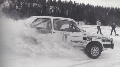 Karl-Erik (Kalle) Grundel - Rolf Melleroth
33º International Swedish Rally 1983. Volkswagen Golf GTi (JGN 710). Clasificado 5º.

Del 11 al 13 de Febrero, Karlstad, Suecia.
Superficie: nieve - hielo.

El Rally tenia un total de 1505.00 km de los que 476.10 km divididos en 25 tramos eran especiales (uno de ellas fue cancelada SS12 Radasjon de 6 Km).

Se inscribieron 137 equipos, tomaron la salida 137, finalizaron 67.@
Palabras clave: Kalle_Grundel;Golf;Volkswagen;GTi;Suecia;1983;Nieve