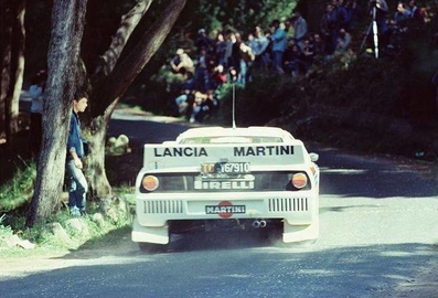 Adartico Vudafieri - Maurizio Perissinot
17º Rally de Portugal - Vinho do Porto 1983. Lancia Rally 037 (TO Y67910). Clasificado 5º.

Del 2 al 5 de Marzo, Estoril, Lisboa, Portugal.
Supeficie: asfalto - tierra.

El Rally tenia un total de 2325 km de los que 674.50 km divididos en 43 tramos eran especiales (3 de ellos fueron cancelados SS12 Figueira de Foz de 9 Km, SS13 Prestimo de 12,50 Km, SS14 Vouga de 10 Km).

Tomaron la salida 86 equipos, finalizaron 31.@
Palabras clave: ;Lancia;Rally;Grupo_B;Portugal;1983
