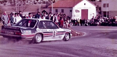 Henri Toivonen - Fred Gallagher
51º Rallye Automobile de Monte-Carlo 1983. Opel Ascona 400, (GG-CK 217). Clasificado 6º.
Rothmans Opel Rally Team

Del 22 al 28 de Enero, Monte-Carlo.
Superficie: asfalto - nieve.

RMC clasificó a todos los equipos que terminaron el "Parcours Commun" (después de SS21).
De los 150 equipos, solo los 100 mejores pudieron competir en el último tramo "Parcours Final".
Los equipos que no completaron todas las etapas recibieron tiempos de penalización, incluso para aquellos que no terminaron el último tramo.
86 equipos completaron todo el rally, dos fueron descalificados.

El Rally tenia un total de 4197 km de los que 709 km divididos en 31 tramos eran especiales, (2 de ellas fue canceladas SS6 Pont des Miolans de 22 Km y SS15 St Jeans en Royans de 38 Km).

Se inscribieron 263 equipos, tomaron la salida 250, finalizaron 149.
@
Palabras clave: Henri_Toivonen;Opel;Ascona;Montecarlo;Grupo_B;1983