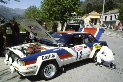 Anthony (Tony) Pond - Rob Arthur
27º Tour de Corse - Rallye de France 1983. Nissan 240RS (UIA 4275). Clasificado 6º.

Del 5 al 7 de Mayo, Ajaccio, Córcega, Francia.
Superficie: asfalto.

El Rally tenia un total de 1715.10 km de los que 1066.10 km divididos en 32 tramos eran especiales.

Tomaron la salida 178 equipos, finalizaron 57.@

Palabras clave: Tony_Pond;Nissan;Grupo_B;Corse;Corcega;1983