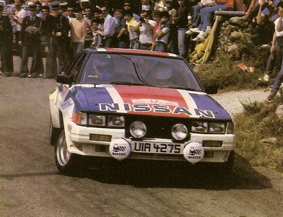 Anthony (Tony) Pond - Rob Arthur
27º Tour de Corse - Rallye de France 1983. Nissan 240RS (UIA 4275). Clasificado 6º.

Del 5 al 7 de Mayo, Ajaccio, Córcega, Francia.
Superficie: asfalto.

El Rally tenia un total de 1715.10 km de los que 1066.10 km divididos en 32 tramos eran especiales.

Tomaron la salida 178 equipos, finalizaron 57.@

Palabras clave: Tony_Pond;Nissan;Grupo_B;Corse;Corcega;1983