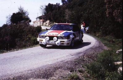Anthony (Tony) Pond - Rob Arthur
27º Tour de Corse - Rallye de France 1983. Nissan 240RS (UIA 4275). Clasificado 6º.

Del 5 al 7 de Mayo, Ajaccio, Córcega, Francia.
Superficie: asfalto.

El Rally tenia un total de 1715.10 km de los que 1066.10 km divididos en 32 tramos eran especiales.

Tomaron la salida 178 equipos, finalizaron 57.@
Palabras clave: Tony_Pond;Nissan;Grupo_B;Corse;Corcega;1983