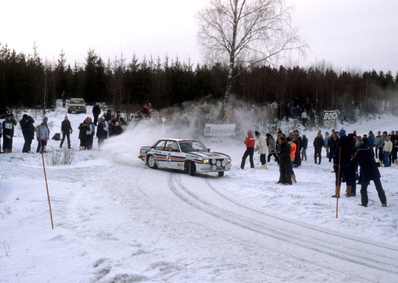 Ari Vatanen - Terry Harryman
33º International Swedish Rally 1983. Opel Ascona 400 (GG-CK 217). Clasificado 6º.

Del 11 al 13 de Febrero, Karlstad,
Superficie: nieve - hielo.

El Rally tenia un total de 1505.00 km de los que 476.10 km divididos en 25 tramos eran especiales (uno de ellas fue cancelada SS12 Radasjon de 6 Km).

Se inscribieron 137 equipos, tomaron la salida 137, finalizaron 67.@
Palabras clave: ;Terry_Harryman;Opel;Ascona;Grupo_B;Suecia;1983;nieve