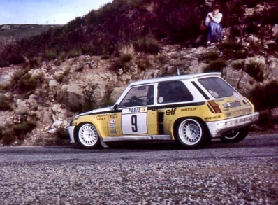 Jean Ragnotti - Jean-Marc Andrié
51º Rallye Automobile de Monte-Carlo 1983. Renault 5 Turbo "Tour de Corse" (6005 XA 91). Clasificado 7º.

Del 22 al 28 de Enero, Monte-Carlo.
Superficie: asfalto - nieve.

RMC clasificó a todos los equipos que terminaron el "Parcours Commun" (después de SS21).
De los 150 equipos, solo los 100 mejores pudieron competir en el último tramo "Parcours Final".
Los equipos que no completaron todas las etapas recibieron tiempos de penalización, incluso para aquellos que no terminaron el último tramo.
86 equipos completaron todo el rally, dos fueron descalificados.

El Rally tenia un total de 4197 km de los que 709 km divididos en 31 tramos eran especiales, (2 de ellas fue canceladas SS6 Pont des Miolans de 22 Km y SS15 St Jeans en Royans de 38 Km).

Se inscribieron 263 equipos, tomaron la salida 250, finalizaron 149.@
Palabras clave: ;Renault;Turbo;Grupo_B;Montecarlo;1983