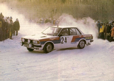 Soren Nilsson - Anders Olsson
33º International Swedish Rally 1983. Nissan Bluebird Turbo (YTM 792X). Clasificado 7º.

Del 11 al 13 de Febrero, Karlstad,
Superficie: nieve - hielo.

El Rally tenia un total de 1505.00 km de los que 476.10 km divididos en 25 tramos eran especiales (uno de ellas fue cancelada SS12 Radasjon de 6 Km).

Se inscribieron 137 equipos, tomaron la salida 137, finalizaron 67.@
Palabras clave: Nissan;Bluebird;Turbo;Suecia;1983;Nieve