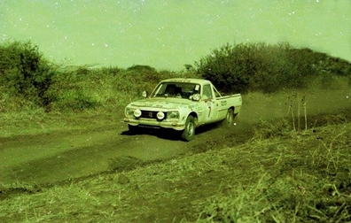 John Hellier - John Hope
31º Marlboro Safari Rally 1983. Peugeot 504 Pick-up (KUM 919). Clasificado 8º.

Del 30 de Marzo al 4 de Abril, Nairobi, Kenya, África.
Superficie: tierra.

El Rally tenia un total de 5035 km en los que 1620.95 km se encontraban 26 controles horarios.

Tomaron la salida 78 equipos, finalizaron 22.@
Palabras clave: Peugeot;Pick-up;Safari;Grupo_B;1983;Grupo_B