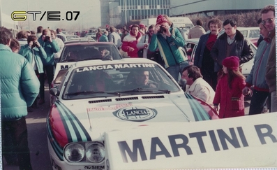 Jean Claude Andruet - Michèle Espinos-Petit (Biche)
51º Rallye Automobile de Monte-Carlo 1983. Lancia Rally 037 (TO Y63868). Clasificado 8º.
Martini Racing

Del 22 al 28 de Enero, Monte-Carlo.
Superficie: asfalto - nieve.

RMC clasificó a todos los equipos que terminaron el "Parcours Commun" (después de SS21).
De los 150 equipos, solo los 100 mejores pudieron competir en el último tramo "Parcours Final".
Los equipos que no completaron todas las etapas recibieron tiempos de penalización, incluso para aquellos que no terminaron el último tramo.
86 equipos completaron todo el rally, dos fueron descalificados.

El Rally tenia un total de 4197 km de los que 709 km divididos en 31 tramos eran especiales, (2 de ellas fue canceladas SS6 Pont des Miolans de 22 Km y SS15 St Jeans en Royans de 38 Km).

Se inscribieron 263 equipos, tomaron la salida 250, finalizaron 149.
@
Palabras clave: Lancia;Montecarlo;Grupo_B;1983;Personajes;parque_cerrado
