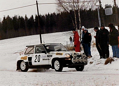 Lars-Erik Walfridsson - Lars Backman
33º International Swedish Rally 1983. Renault 5 Turbo. Clasificado 11º.

Del 11 al 13 de Febrero, Karlstad,
Superficie: nieve - hielo.

El Rally tenia un total de 1505.00 km de los que 476.10 km divididos en 25 tramos eran especiales (uno de ellas fue cancelada SS12 Radasjon de 6 Km).

Se inscribieron 137 equipos, tomaron la salida 137, finalizaron 67.@
Palabras clave: Renault;Turbo;Grupo_B;Suecia;1983;Nieve