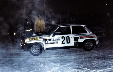 Lars-Erik Walfridsson - Lars Backman
33º International Swedish Rally 1983. Renault 5 Turbo. Clasificado 11º.

Del 11 al 13 de Febrero, Karlstad,
Superficie: nieve - hielo.

El Rally tenia un total de 1505.00 km de los que 476.10 km divididos en 25 tramos eran especiales (uno de ellas fue cancelada SS12 Radasjon de 6 Km).

Se inscribieron 137 equipos, tomaron la salida 137, finalizaron 67.@
Palabras clave: Renault;Turbo;Grupo_B;Suecia;1983;Nieve