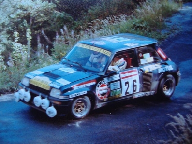 Alain Romanet - J.-P. Abril
42º Tour de France Automobile 1983. Renault 5 Turbo. Clasificado 9º.

Del 19 al 23 Septiembre, Paris, Nice, Francia.
Superficie: asfalto.

El Rally tenia un total de 2800.00 km de los que 630.00 km divididos en 3 etapas y 32 tramos eran especiales (uno de ellos fue cancelado SS27 Col du Noyer).

Tomaron la salida 84 equipos, finalizaron 37.@

Palabras clave: Renault;Turbo;Grupo_B;Tour_France_Automobile;1983