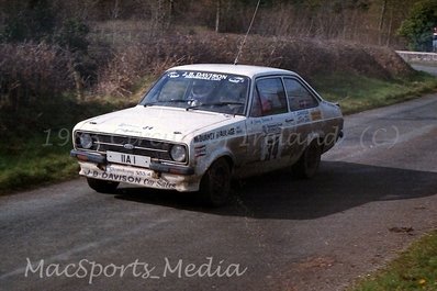 Orr - Davidson
44º Rothmans Circuit of Ireland Rally 1983. Ford Escort RS2000. Clasificado 9º.

Del 1 al 5 de Abril, Belfast, Irlanda del Norte.

El Rally tenia un total de 864.82 Km cronometrados divididos en 5 etapas y 54 tramos eran especiales (2 de ellos fueron cancelados SS34 Glen Ellen de 13.26 km y SS41 Ballybuck de 17.28km).

Tomaron la salida 105 equipos, finalizaron 34.@
Palabras clave: Ford;Escort;Circuit_Ireland;Irlanda;1983